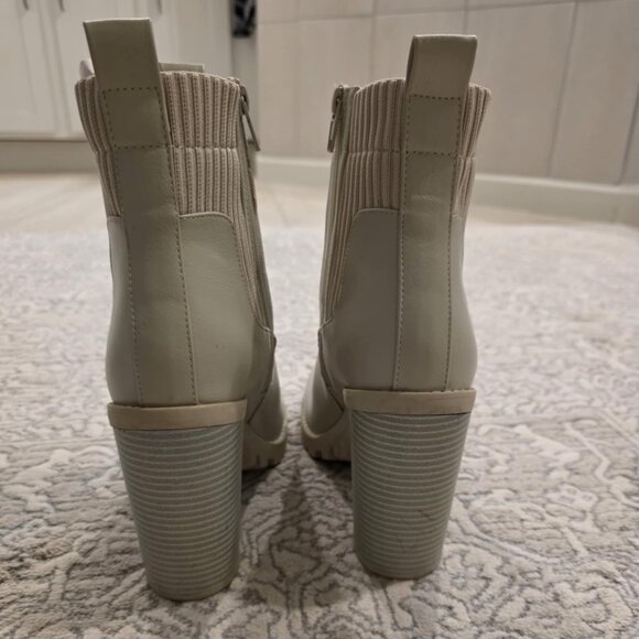 BCBGeneration Booties 9.5 - Picture 5 of 10